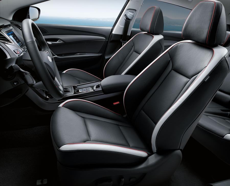 Интерьер Hyundai i40 Wagon 2018 года  (WW) (фото 14 из 16)